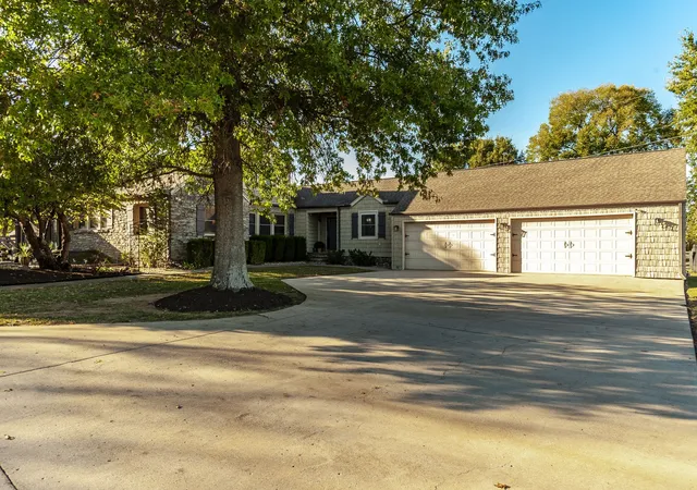 Photo 2 of Single family home for sale at 1745 Saundersville Rd, Hendersonville, TN 37075 | MLS# 3309052 | Listing updated on 2026-10-08