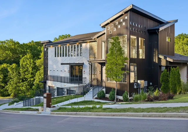 Photo 3 of Single family home for sale at 5824 Woodland Hills Dr, Nashville, TN 37211 | MLS# 3288286 | Listing updated on 2026-08-20