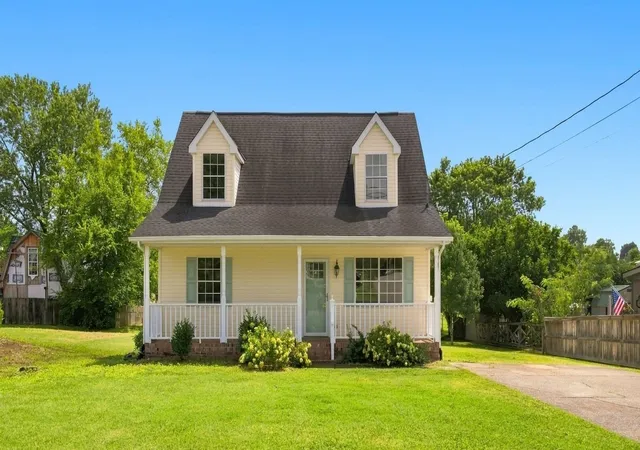 Photo 1 of Single family home for sale at 131 E Morris Dr, Gallatin, TN 37066 | MLS# 3322428 | Listing updated on 2026-09-30