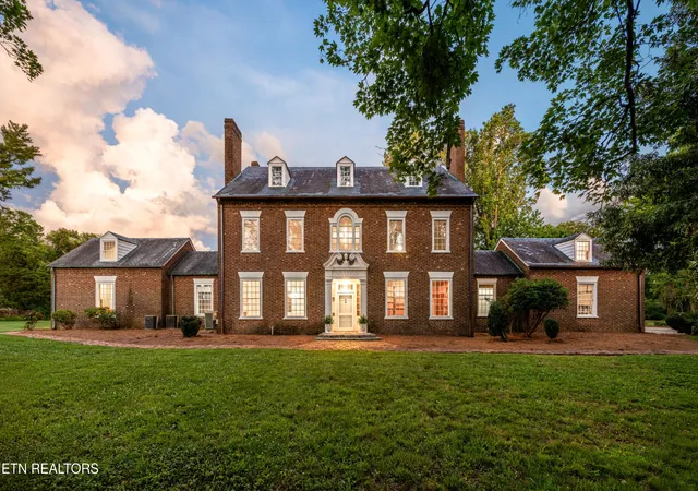 3rd image of 2112 Manor Dr, Knoxville, TN 37920 | MLS# 3278659