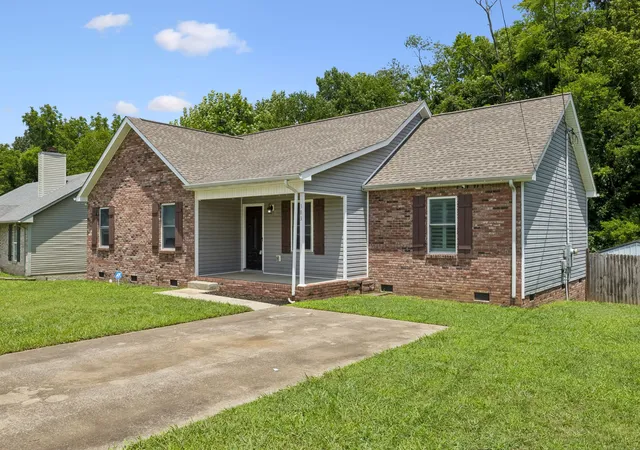 Photo 2 of Single family home for sale at 383 Brk Mead Dr, Clarksville, TN 37042 | MLS# 3279207 | Listing updated on 2026-09-04