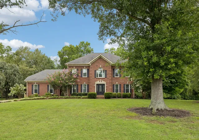 Photo 4 of Sale Pending at 2212 Oak Cir, Franklin, TN 37064 | MLS# 3501440 | Listing updated on 2026-09-22