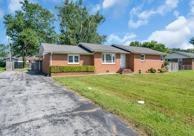 1st image of 611 Henley St, Manchester, TN 37355 | MLS# 3319384