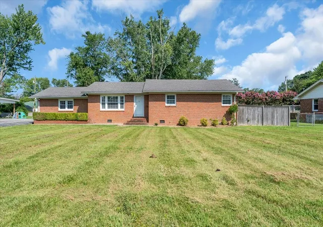 2nd image of 611 Henley St, Manchester, TN 37355 | MLS# 3319384