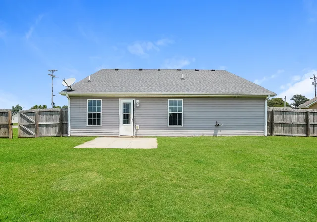Homes for sale in Oak Grove, KY | 201 Bob White Trl, Oak Grove, KY 42262 | MLS# 3279178