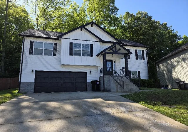 Homes for sale in Clarksville, TN | 1656 Rains Rd, Clarksville, TN 37042 | MLS# 3279187