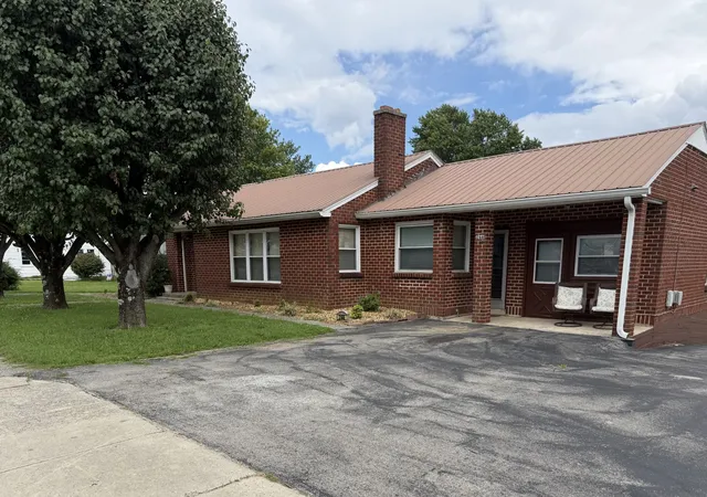 2nd image of 223 Sparta St, Spencer, TN 38585 | MLS# 3282405