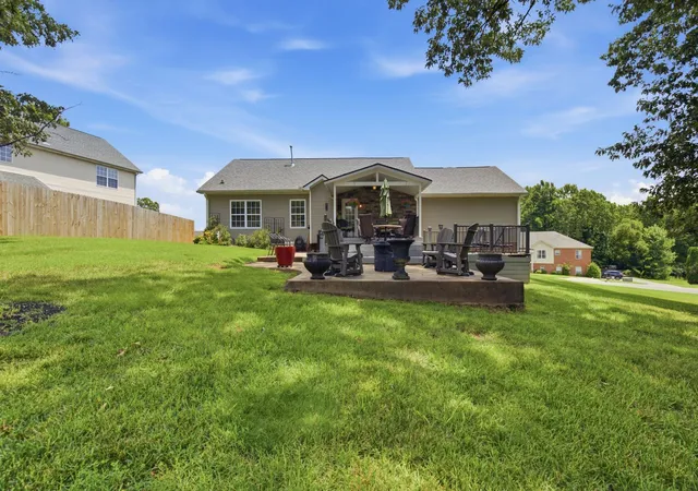 Photo 3 of Single family home for sale at 848 Nandina Ct, Clarksville, TN 37043 | MLS# 3281011 | Listing updated on 2026-09-19