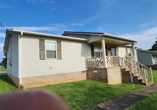 Photo 2 of Single family home for sale at 133 Sugar Crk Dr, Mc Minnville, TN 37110 | MLS# 3279298 | Listing updated on 2026-07-21