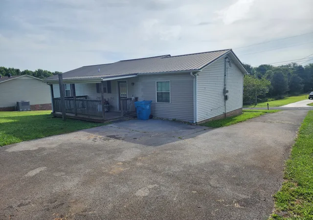 Photo 3 of Single family home for sale at 133 Sugar Crk Dr, Mc Minnville, TN 37110 | MLS# 3279298 | Listing updated on 2026-07-21