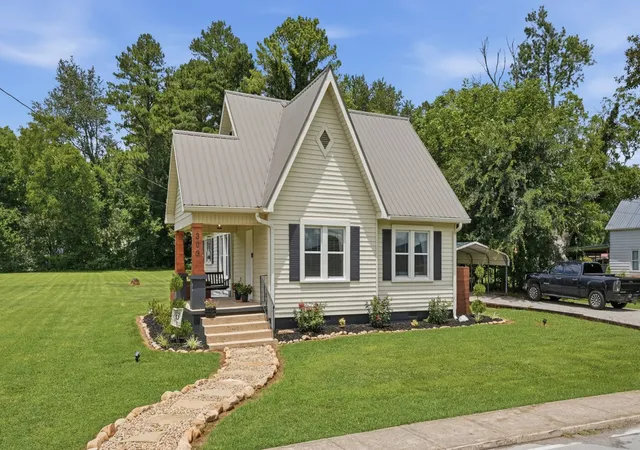 2nd image of 303 Gore St, Huntland, TN 37345 | MLS# 3280731