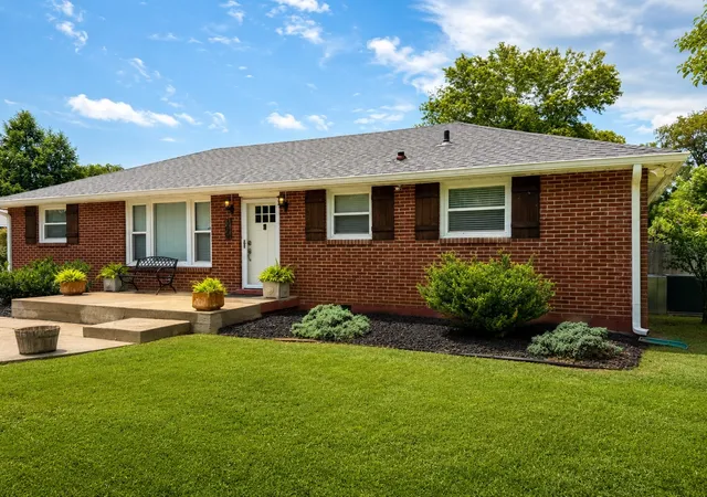 Photo 2 of Single family home for sale at 300 Clearview Dr, Smyrna, TN 37167 | MLS# 3281409 | Listing updated on 2026-10-07