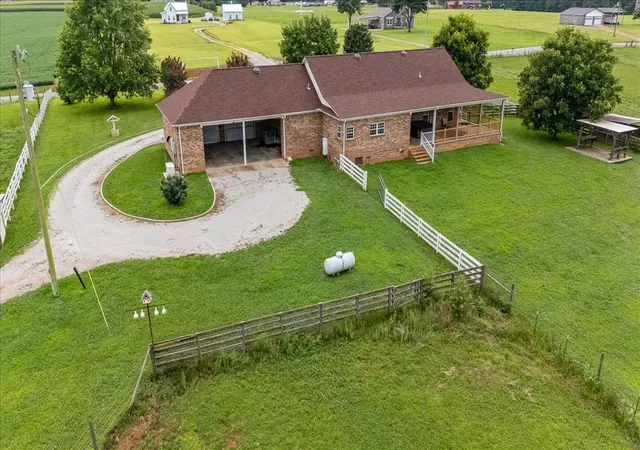 2nd image of 158 Big Springs Rd, Lawrenceburg, TN 38464 | MLS# 3280905