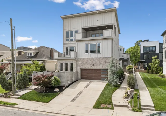 2nd image of 1211a Sigler St, Nashville, TN 37203 | MLS# 3307295