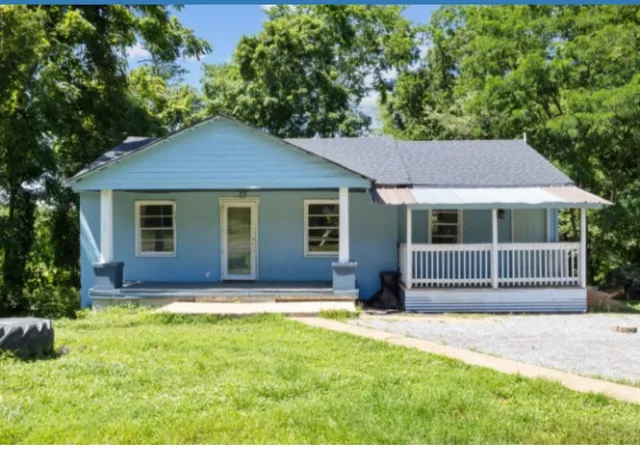 Photo 1 of Single family home for sale at 559 Palmyra Rd, Clarksville, TN 37040 | MLS# 3280878 | Listing updated on 2026-09-15