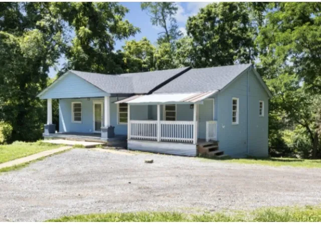 Photo 2 of Single family home for sale at 559 Palmyra Rd, Clarksville, TN 37040 | MLS# 3280878 | Listing updated on 2026-09-15