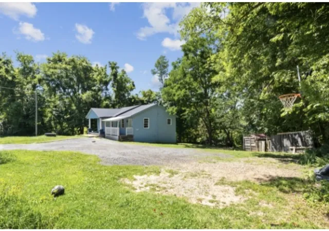 Photo 3 of Single family home for sale at 559 Palmyra Rd, Clarksville, TN 37040 | MLS# 3280878 | Listing updated on 2026-09-15