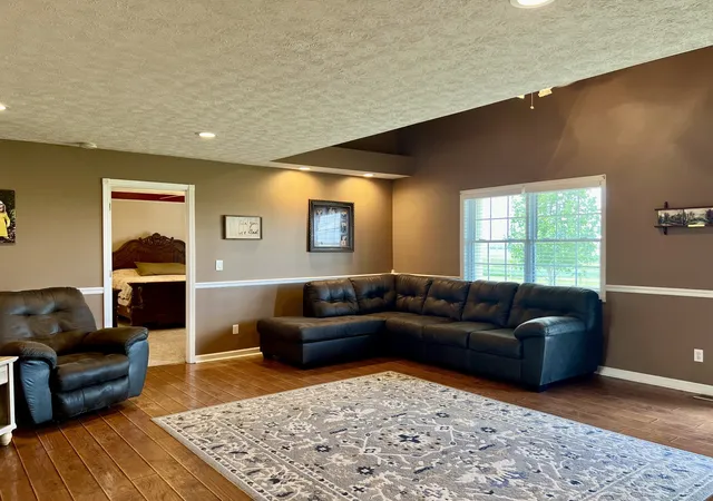 3rd image of 1513 Charlie Butts Rd, Franklin, KY 42134 | MLS# 3280930