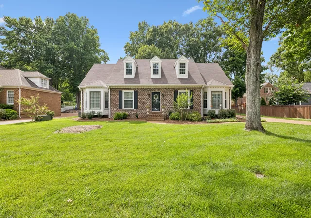 Photo 2 of Single family home for sale at 402 Cotton Ln, Franklin, TN 37069 | MLS# 3282548 | Listing updated on 2026-08-20