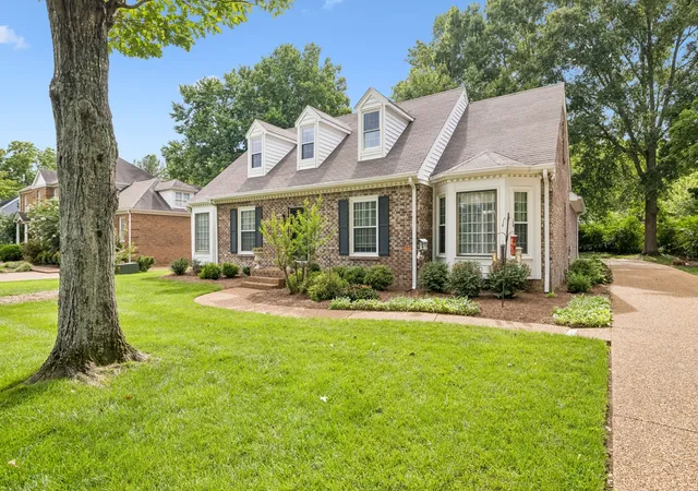 Photo 3 of Single family home for sale at 402 Cotton Ln, Franklin, TN 37069 | MLS# 3282548 | Listing updated on 2026-08-20
