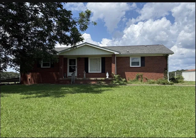 Photo 1 of Single family home for sale at 637 Sheehy Rd, Mc Ewen, TN 37101 | MLS# 3281001 | Listing updated on 2026-08-20