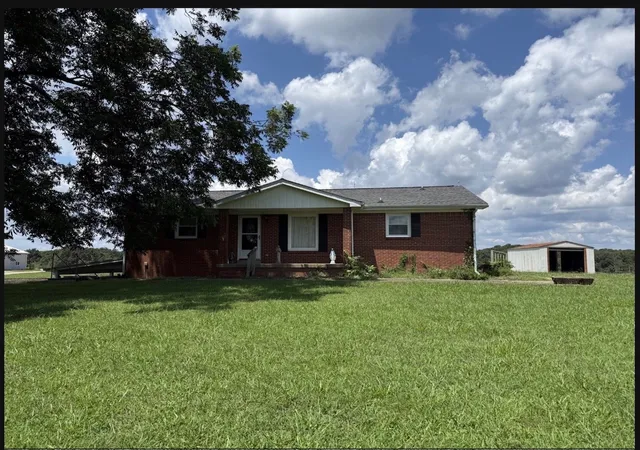 Photo 2 of Single family home for sale at 637 Sheehy Rd, Mc Ewen, TN 37101 | MLS# 3281001 | Listing updated on 2026-08-20