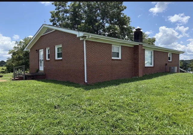 Photo 3 of Single family home for sale at 637 Sheehy Rd, Mc Ewen, TN 37101 | MLS# 3281001 | Listing updated on 2026-08-20