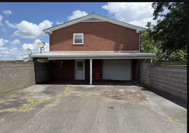 Photo 3 of Single family home for sale at 637 Sheehy Rd, Mc Ewen, TN 37101 | MLS# 3281001 | Listing updated on 2026-08-20