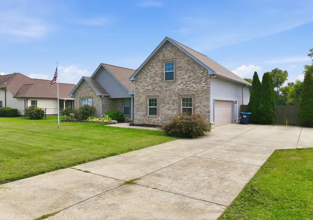 Photo 2 of Single family home for sale at 1305 Round Rock Dr, Murfreesboro, TN 37128 | MLS# 3280990 | Listing updated on 2026-08-20