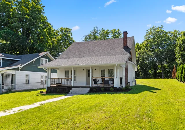 3rd image of 411 Riverside Dr, Columbia, TN 38401 | MLS# 3306625