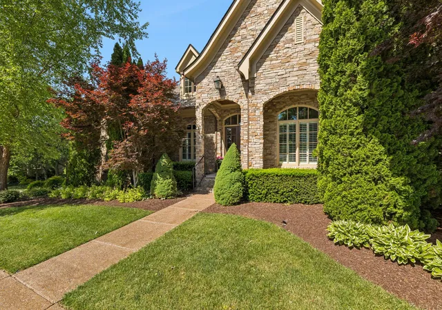 Photo 2 of Single family home for sale at 990 Still Forest Dr, Brentwood, TN 37027 | MLS# 3306164 | Listing updated on 2026-10-01