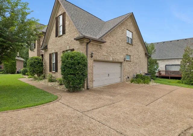 Photo 3 of Single family home for sale at 208 Chapel Ct S, Hendersonville, TN 37075 | MLS# 3287604 | Listing updated on 2026-08-20