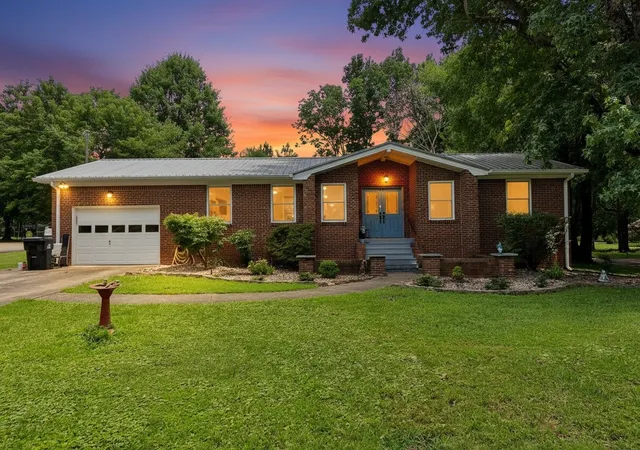 1st image of 52 Nottingham Ln, Murray, KY 42071 | MLS# 3281025