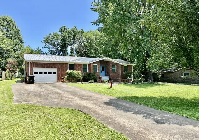 Photo 3 of Single family home for sale at 52 Nottingham Ln, Murray, KY 42071 | MLS# 3281025 | Listing updated on 2026-08-20