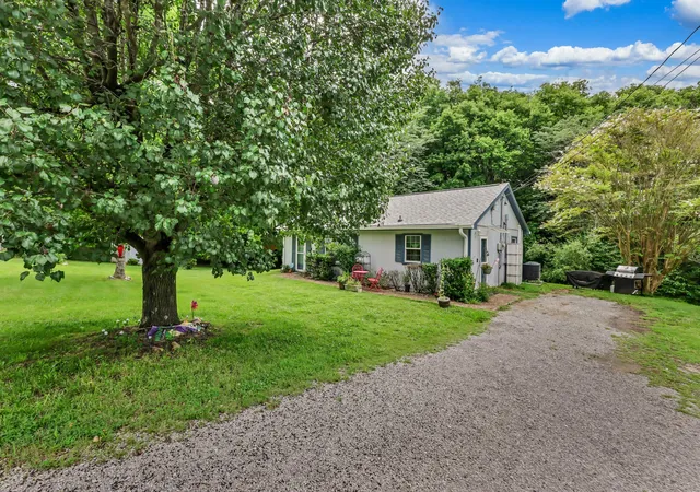 Photo 3 of Single family home for sale at 263 Edmondson Fry Rd, Clarksville, TN 37040 | MLS# 3288284 | Listing updated on 2026-09-13