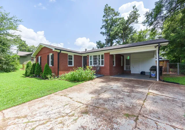Photo 2 of Sale Pending at 16 Oak Grv Rd, Jackson, TN 38301 | MLS# 3531137 | Listing updated on 2026-09-02