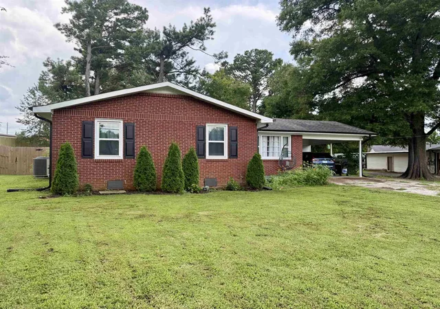 Photo 2 of Sale Pending at 16 Oak Grv Rd, Jackson, TN 38301 | MLS# 3531137 | Listing updated on 2026-09-02