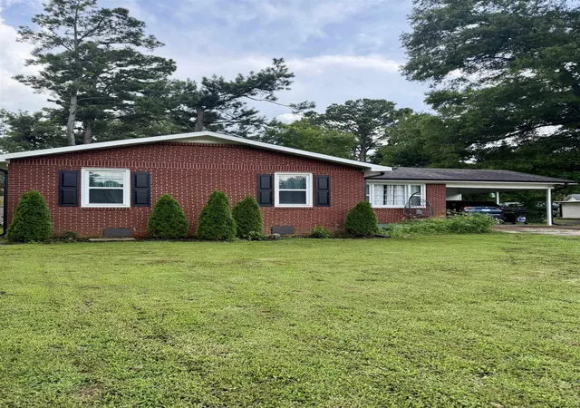Photo 3 of Sale Pending at 16 Oak Grv Rd, Jackson, TN 38301 | MLS# 3531137 | Listing updated on 2026-09-02