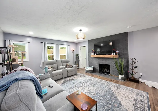 Photo 4 of Sale Pending at 16 Oak Grv Rd, Jackson, TN 38301 | MLS# 3531137 | Listing updated on 2026-09-02