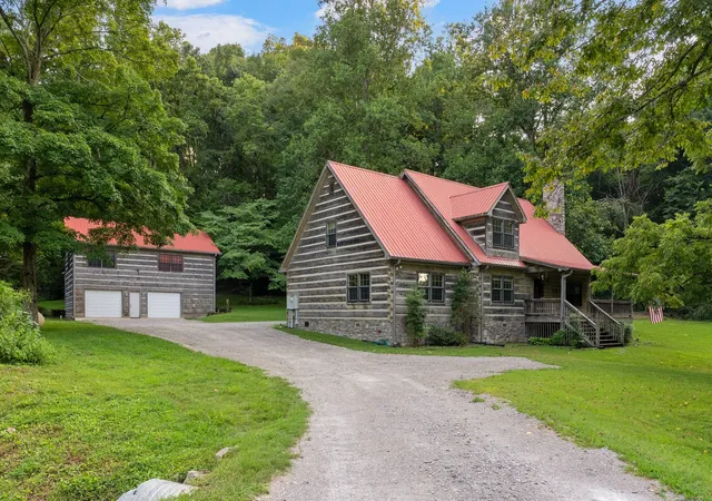 Photo 2 of Single family home for sale at 3949 New Hwy 96 W, Franklin, TN 37064 | MLS# 3516157 | Listing updated on 2026-09-29