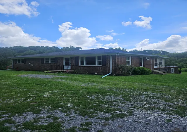 Photo 1 of Single family home for sale at 1490 S Long Crk Rd, Lafayette, TN 37083 | MLS# 3281317 | Listing updated on 2026-07-15