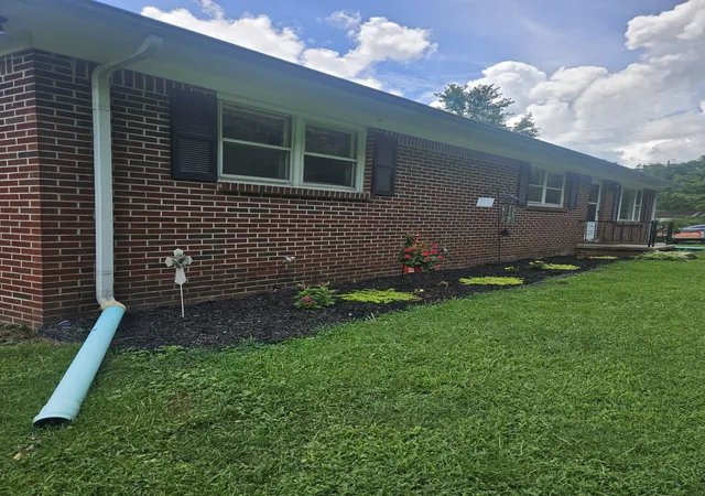 Photo 3 of Single family home for sale at 1490 S Long Crk Rd, Lafayette, TN 37083 | MLS# 3281317 | Listing updated on 2026-07-15