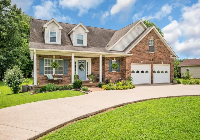 1st image of 811 Hicks Rd, Dickson, TN 37055 | MLS# 3281357