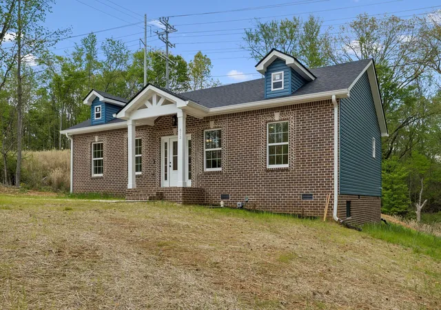 Photo 1 of Single family home for sale at 613 Hill Rd, Clarksville, TN 37040 | MLS# 3297880 | Listing updated on 2026-08-20