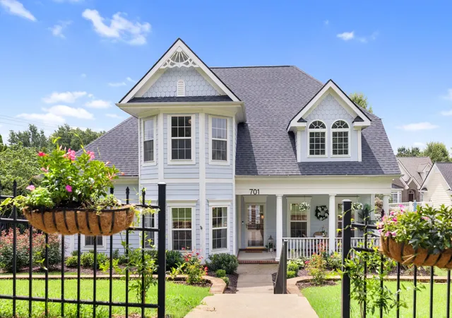 Photo 2 of Single family home for sale at 701 Fountainwood Blvd, Franklin, TN 37064 | MLS# 3306286 | Listing updated on 2026-08-31