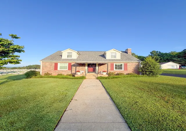 Photo 3 of Single family home for sale at 326 Ballentine St, Pulaski, TN 38478 | MLS# 3288172 | Listing updated on 2026-07-27