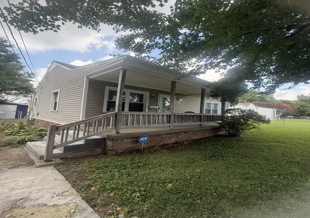 1st image of 406 Crestview Dr, Hopkinsville, KY 42240 | MLS# 3281348