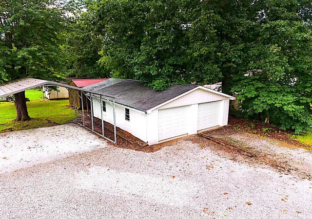 Photo 2 of Sale Pending at 317 Moss Dr, Mc Minnville, TN 37110 | MLS# 3287982 | Listing updated on 2026-08-29