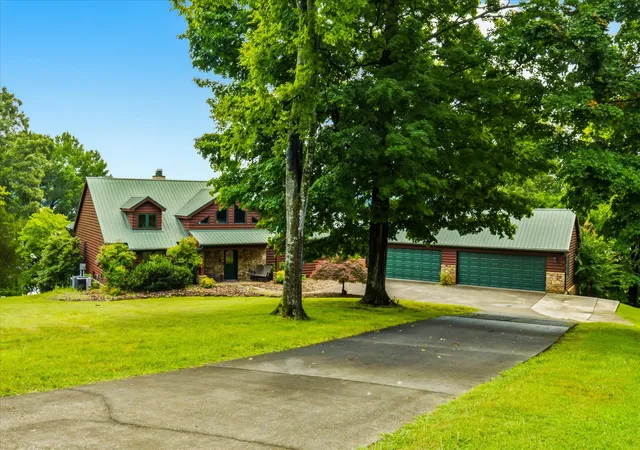 Photo 2 of Single family home for sale at 2114 Brg View Dr, Dandridge, TN 37725 | MLS# 3281367 | Listing updated on 2026-08-20