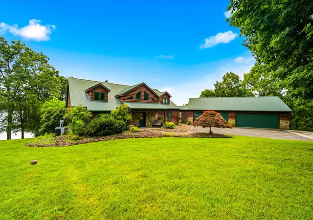 Photo 3 of Single family home for sale at 2114 Brg View Dr, Dandridge, TN 37725 | MLS# 3281367 | Listing updated on 2026-08-20